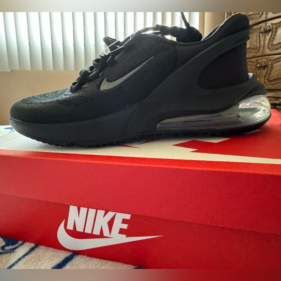 Nike 270 - Picture 3 of 4